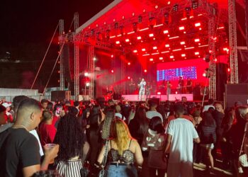 Dilsinho e André Moura agitam multidão no segundo dia dos festejos pelos 83 anos de Barra de São Francisco