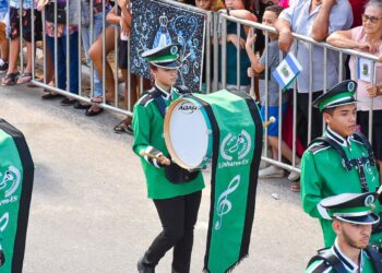 Desfile Cívico Escolar celebra 226 anos de Linhares com homenagem às riquezas naturais e ao desenvolvimento do município