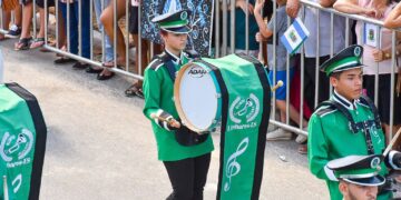 Desfile Cívico Escolar celebra 226 anos de Linhares com homenagem às riquezas naturais e ao desenvolvimento do município