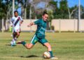 Mazinho dos Anjos homenageia Liz Valverde, jovem capixaba que abriu caminhos para meninas no futebol