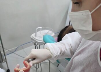 Nova Venécia entrega mais 60 próteses dentárias e avança para zerar fila de espera