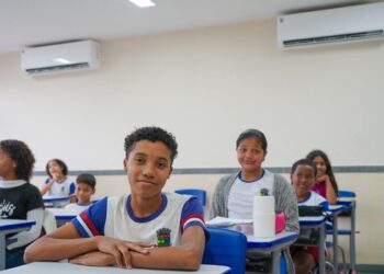 Linhares lidera investimentos em educação entre municípios do interior e já climatizou 33 escolas e CEIMs