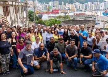 Caminhada marca inauguração da pavimentação de sete vias em Vila Velha