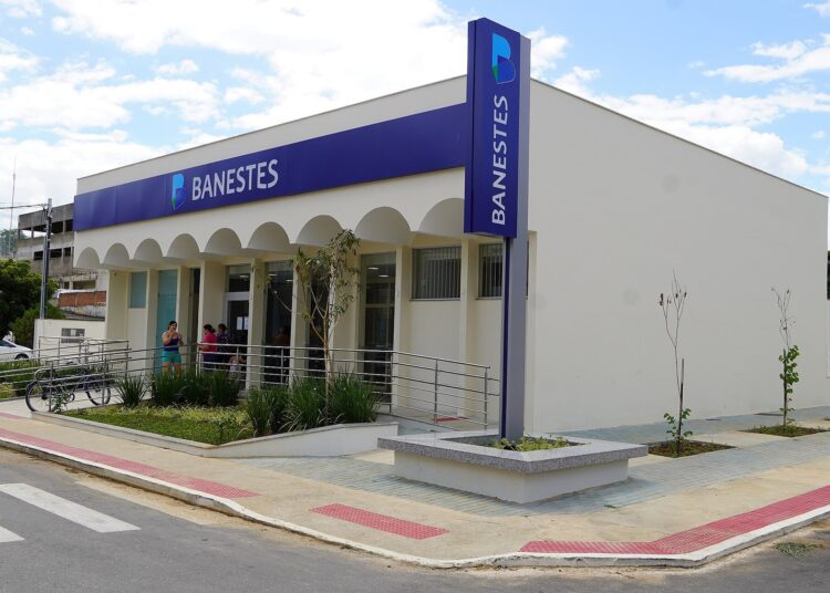Banestes publíca edital para concurso com 936 vagas