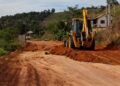 Prefeitura Nova Venécia avança na recuperação de estradas rurais na localidade do Refrigério