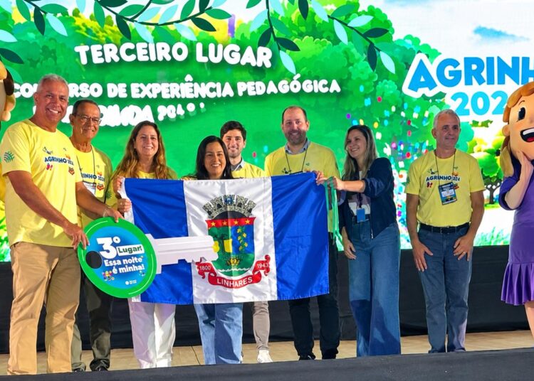 Professora de Linhares conquista terceiro lugar no Agrinho 2026 e ganha moto zero km